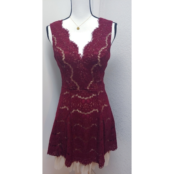 Trixxi Dresses & Skirts - Trixxi Lace Maroon Sleeveless Dress Size M